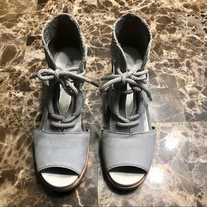 Sorel grey wedge sandals